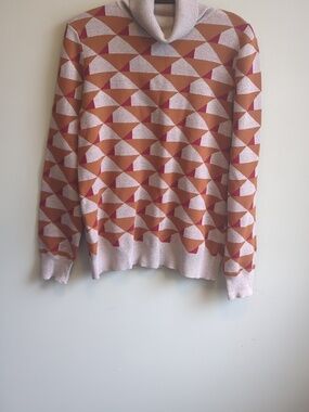 Retrology. Vintage Patterned Turtle-Necked. Size Medium.